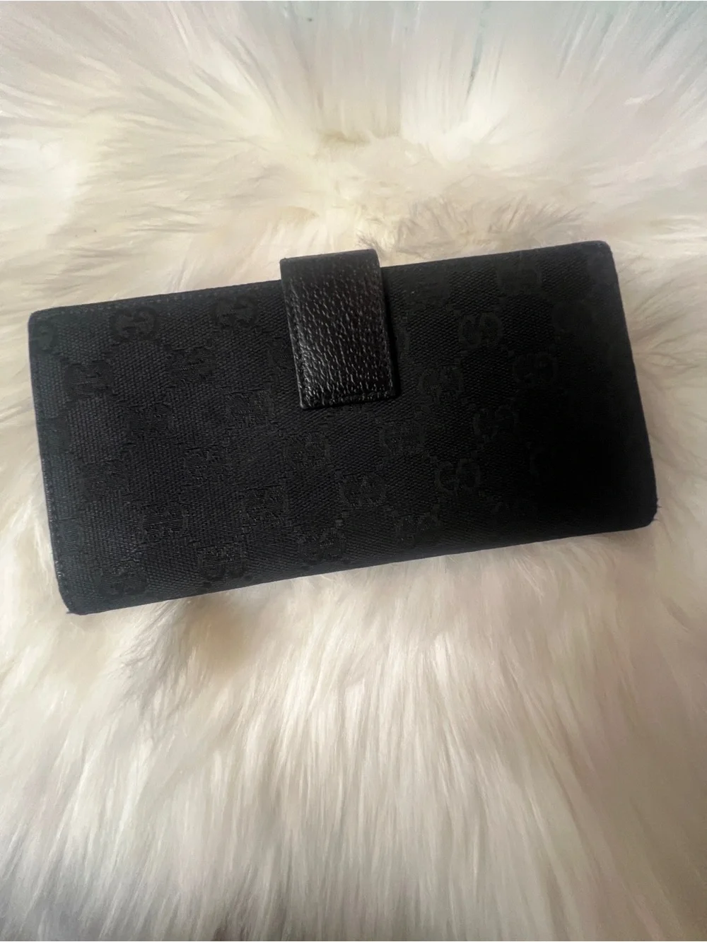 Gucci featuring round